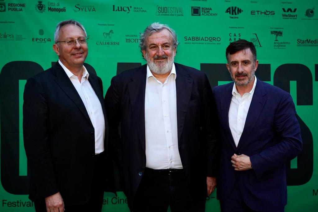 Galleria Emiliano all’ORA! FEST di Monopoli: “Ringrazio gli organizzatori di questo e di tutti i festival che si tengono in Puglia perché danno prestigio alla nostra terra” - Diapositiva 8 di 21