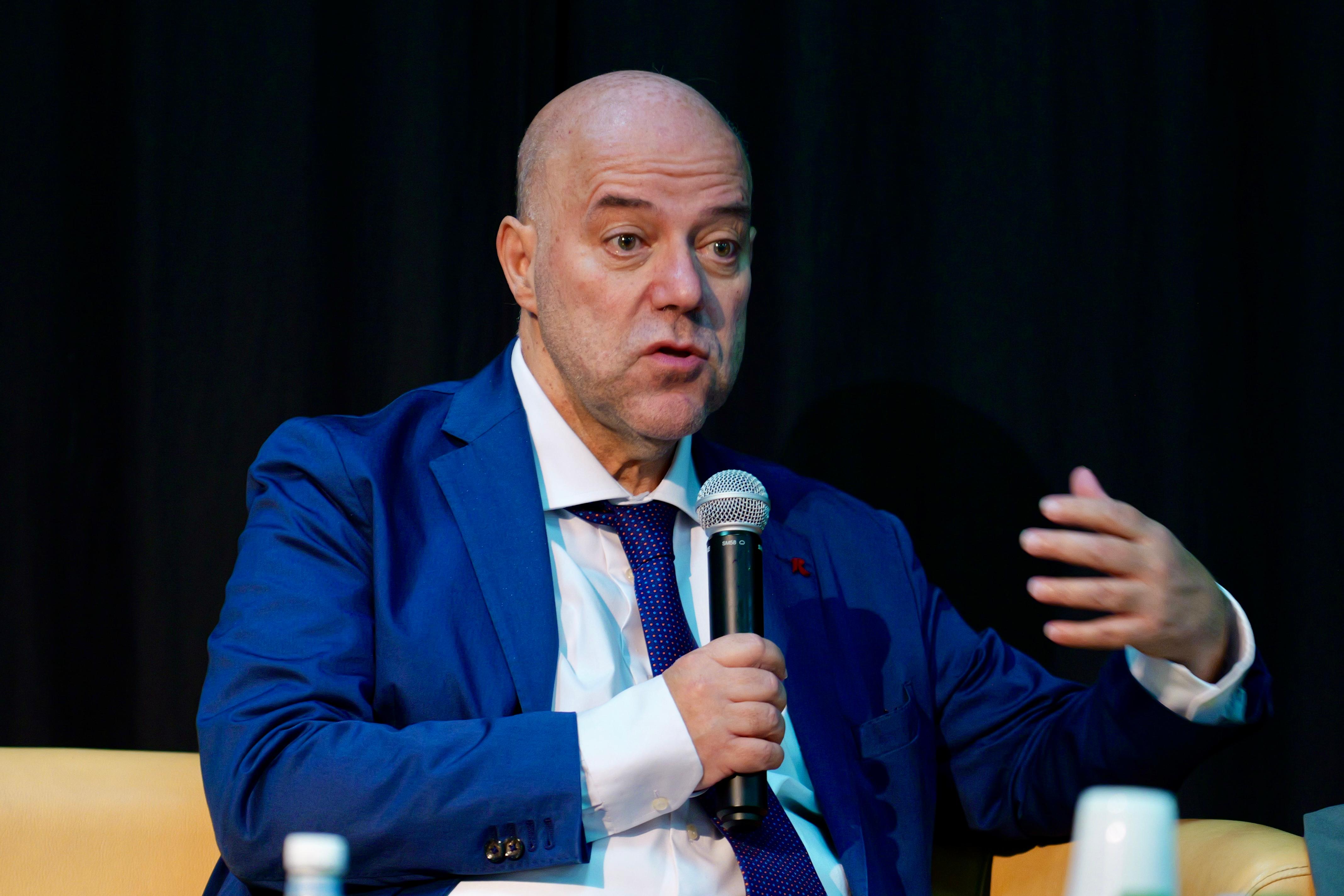 Galleria BARI, EMILIANO ALL’INCONTRO SULL’ANTIMAFIA SOCIALE PROMOSSO DA LICEO SALVEMINI E FONDAZIONE FUMARULO: “LA COSA PIÙ IMPORTANTE È STARE INSIEME. LA PUGLIA TRA LE REGIONI PIÙ AVANZATE” - Diapositiva 1 di 3