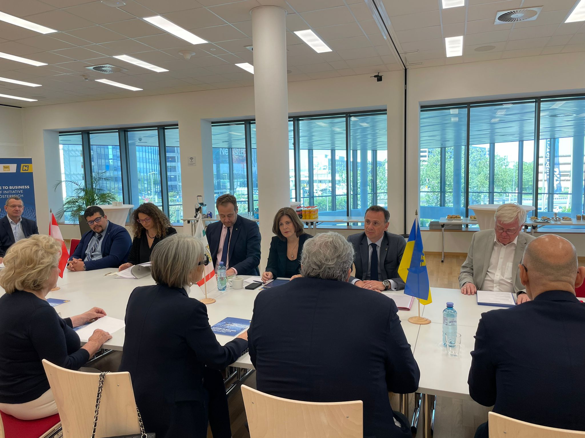 Galleria La Regione Puglia a Vienna: l'incontro con il Governo della Bassa Austria e sottoscrizione dell'accordo tra Università di Bari e la Danube Private University - Diapositiva 6 di 11