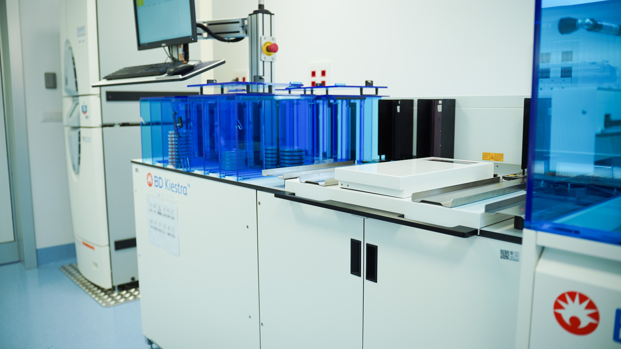 Galleria Nuovo laboratorio di Microbiologia provinciale della ASL all'ospedale Di Venere - Diapositiva 19 di 21