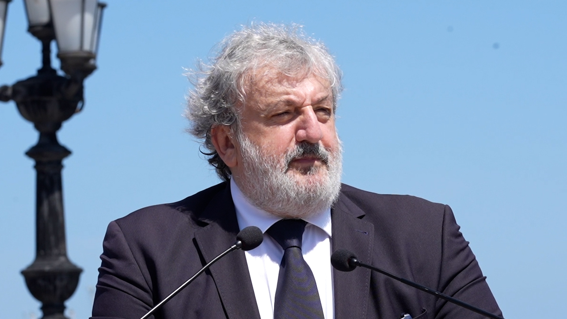 Galleria CELEBRAZIONI DEL 77° ANNIVERSARIO DELLA FONDAZIONE DELLA REPUBBLICA A BARI. EMILIANO: “RICORRENZA CELEBRATA TUTTO L’ANNO DA CHI SVOLGE IL PROPRIO DOVERE” - Diapositiva 9 di 12