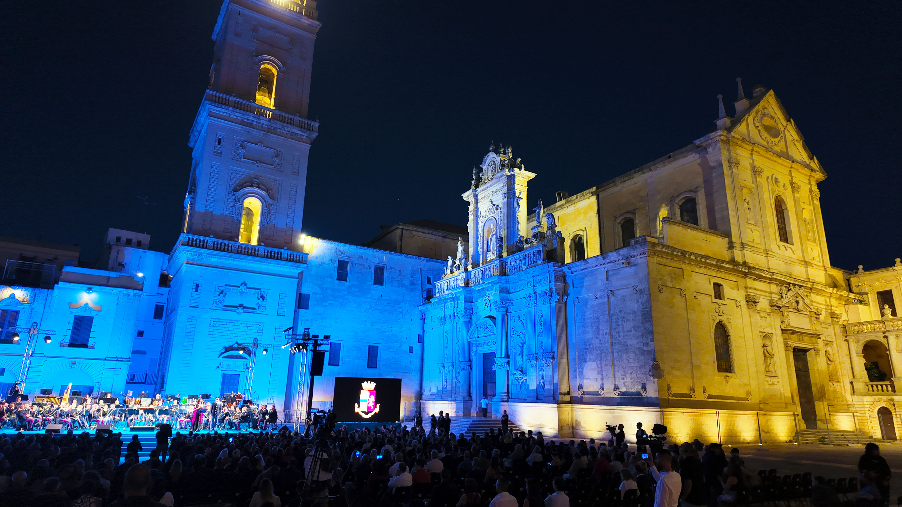 Galleria EMILIANO E MATRANGOLA A LECCE ALL’EVENTO FINALE DEL PROGETTO PER LA LEGALITÀ RESPONSABILE: “UN’INIZIATIVA SOSTENUTA DALLA REGIONE CHE LEGA INDISSOLUBILMENTE LA PUGLIA AL CONTRASTO ALLE MAFIE E ALL’ILLEGALITÀ” - Diapositiva 3 di 3