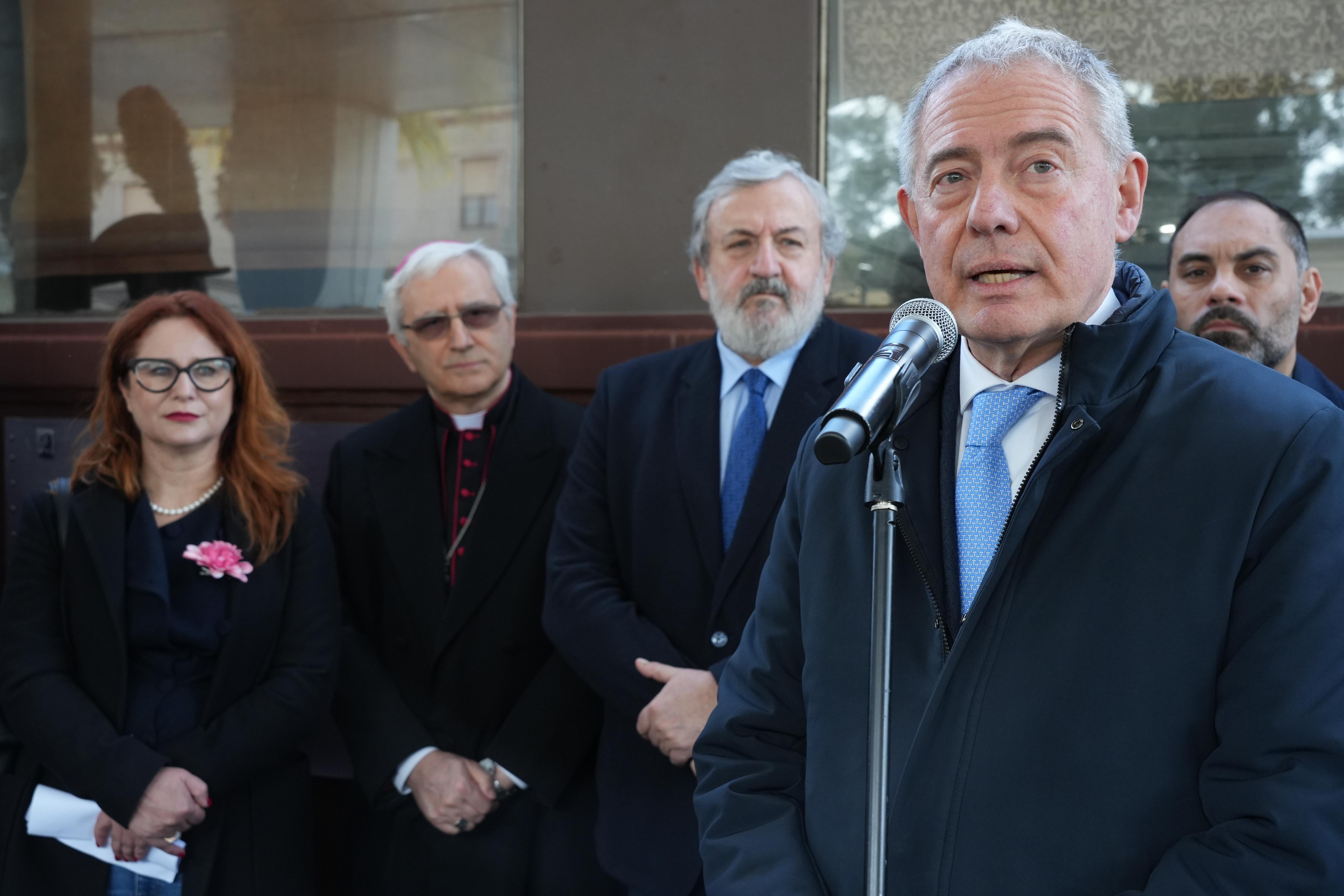 Galleria Treno del Ricordo, cerimonia di chiusura a Taranto con Emiliano, Di Bari e il ministro Urso - Diapositiva 14 di 15