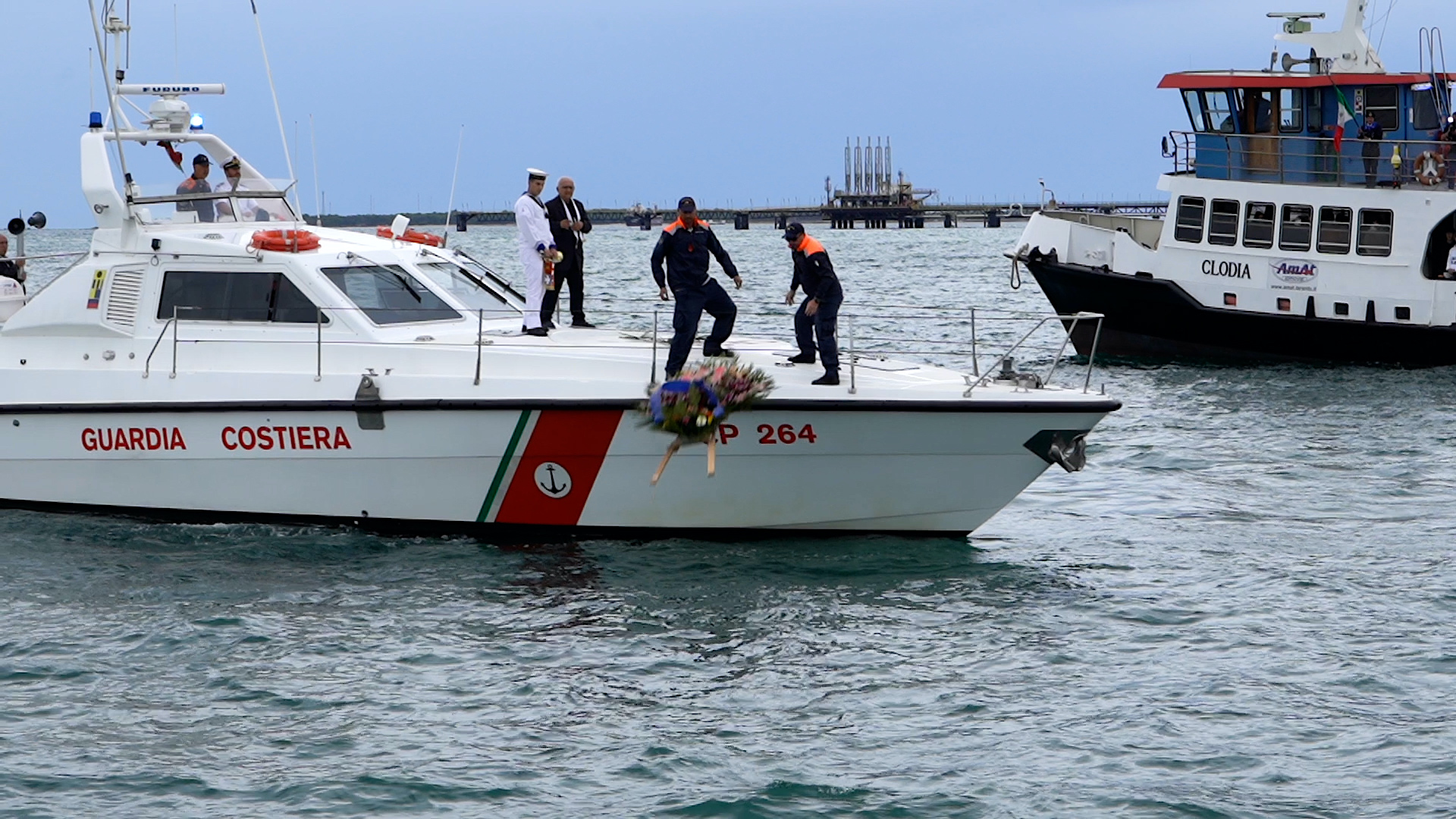 Galleria Taranto, il presidente Emiliano alla cerimonia in memoria dei caduti sul lavoro - Diapositiva 6 di 10