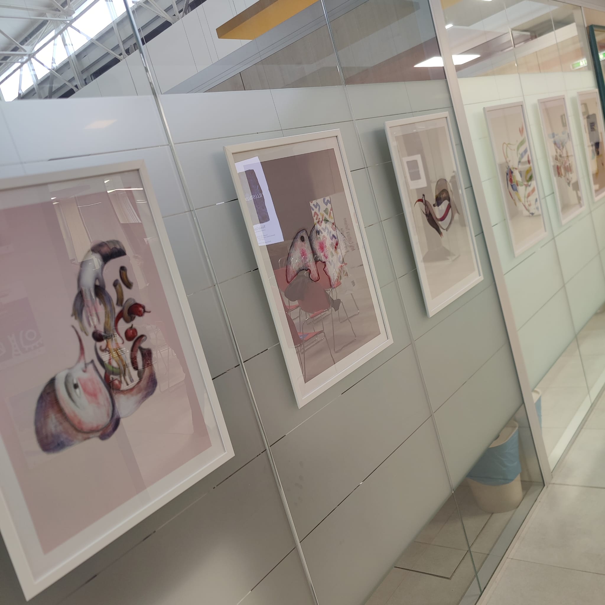 Galleria “Illustrazioni” e “L’abbraccio”, esposizione e opera del Maestro Nicola Genco in mostra al Polo Arti Cultura Turismo della Regione Puglia - Diapositiva 3 di 10