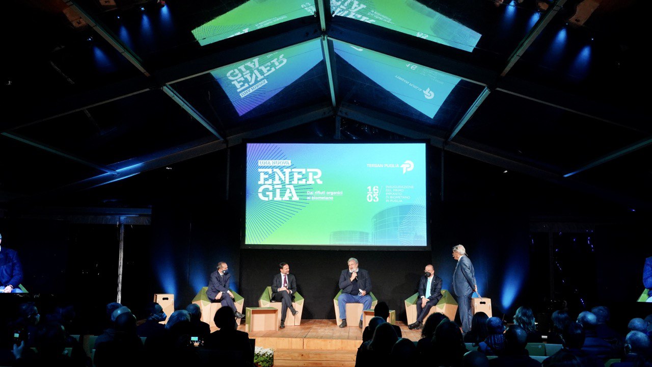 Galleria Inaugurato a Modugno il primo impianto in Puglia che produce biogas dai rifiuti. Emiliano: “Con questo impianto trasformiamo una minaccia in energia” - Diapositiva 5 di 15