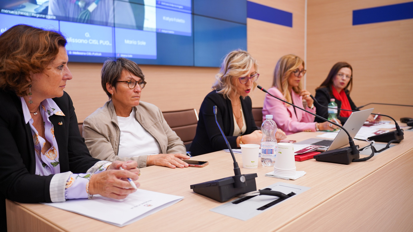 Galleria IN FIERA IL PRIMO CONVEGNO SULLE POLITICHE DI GENERE E LE AZIONI DELLE REGIONI - Diapositiva 2 di 5