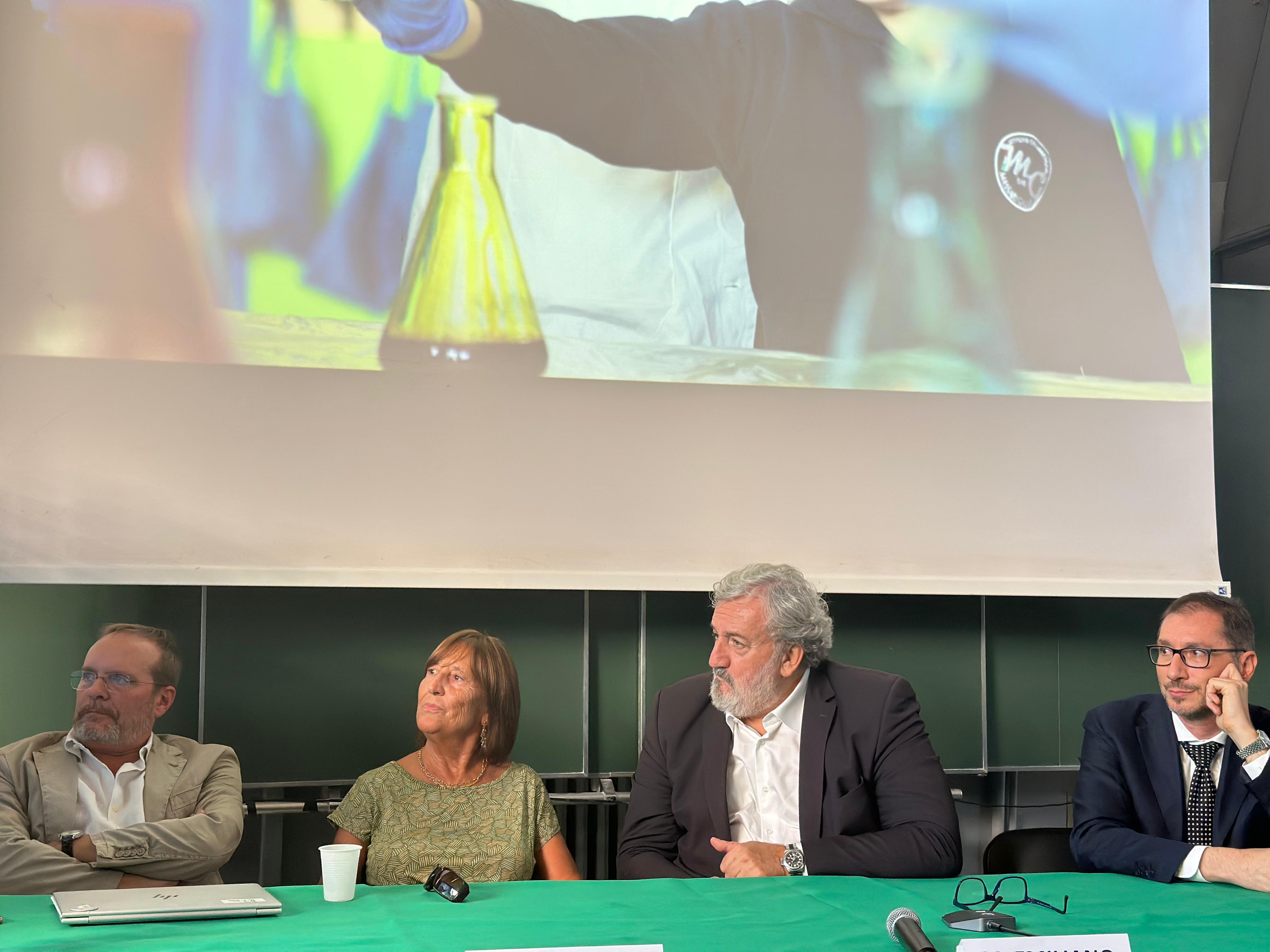 Galleria GIOCHI DELLA CHIMICA, EMILIANO E FARINOLA (SCI) HANNO INCONTRATO GLI STUDENTI PUGLIESI DISTINTISI ALL’ULTIMA EDIZIONE - Diapositiva 11 di 11