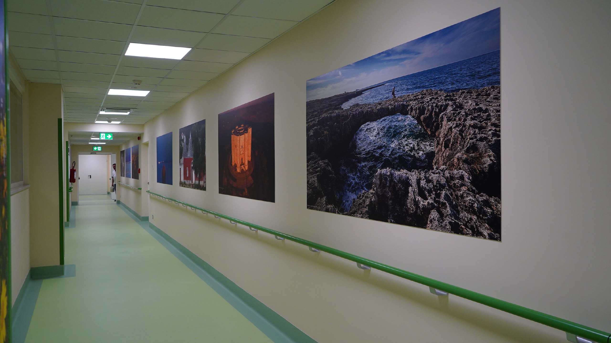 Galleria Inaugurato,con il presidente Emiliano, il nuovo padiglione di Nefrologia e dialisi del Policlinico di Bari  Strumentazioni hi-tech, spazi per la telemedicina e aule studio - Diapositiva 1 di 18