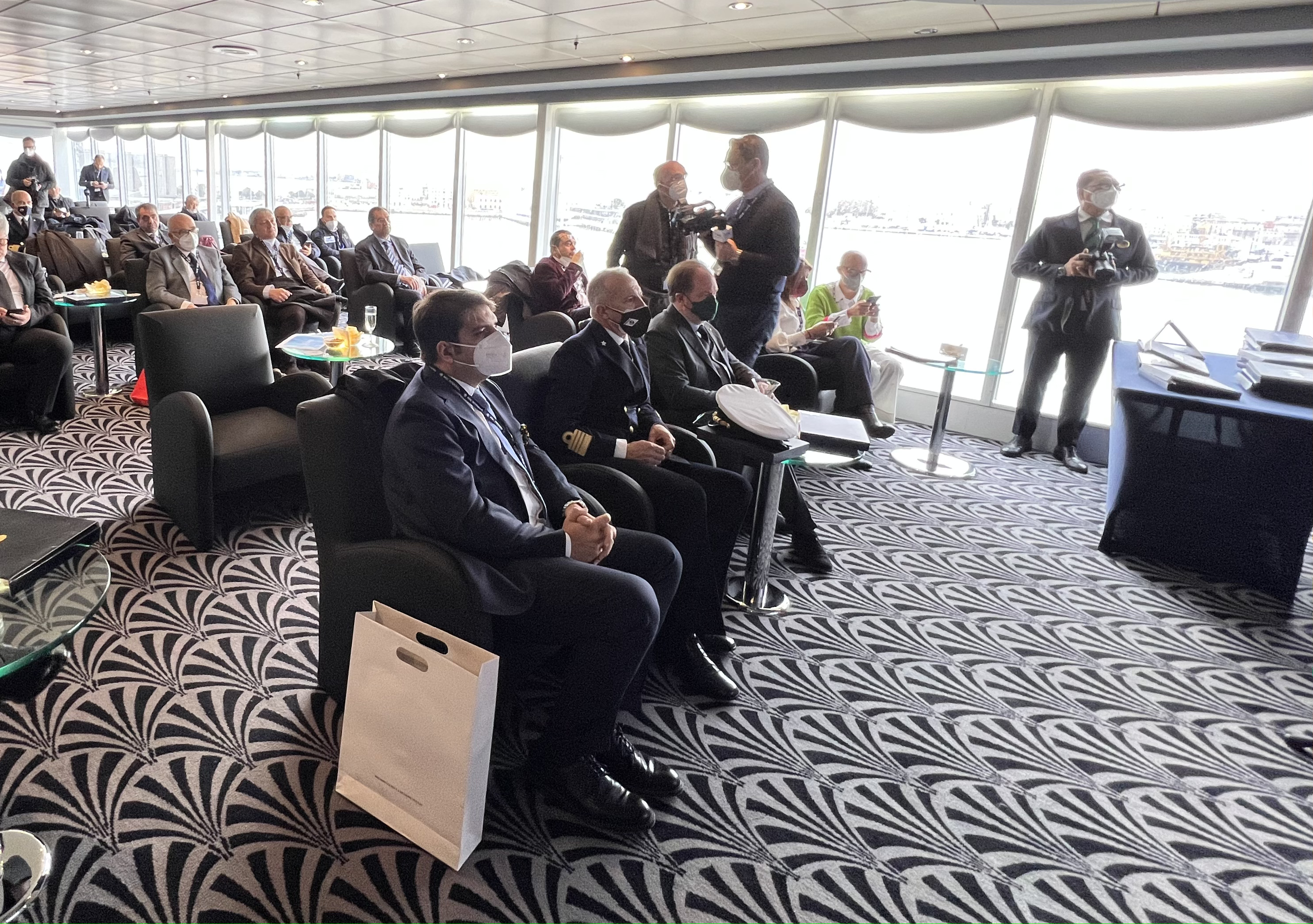 Galleria Lopane alla cerimonia di benvenuto della MSC Sinfonia al Porto di Bari - Diapositiva 4 di 5