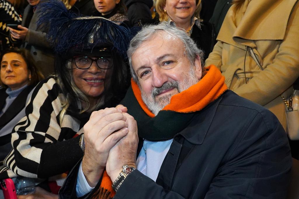 Galleria EMILIANO ALLA SFILATA DEI CARRI E DELLE MASCHERE DEL CARNEVALE DI PUTIGNANO: “ORGOGLIO DELLA PUGLIA”. - Diapositiva 10 di 17