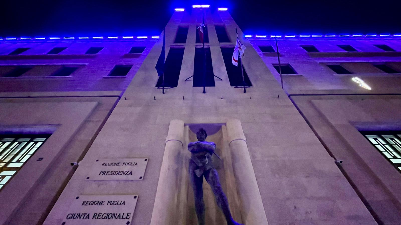 Galleria Fibromialgia, il Palazzo della Regione Puglia si illumina di viola per la Giornata mondiale - Diapositiva 3 di 4