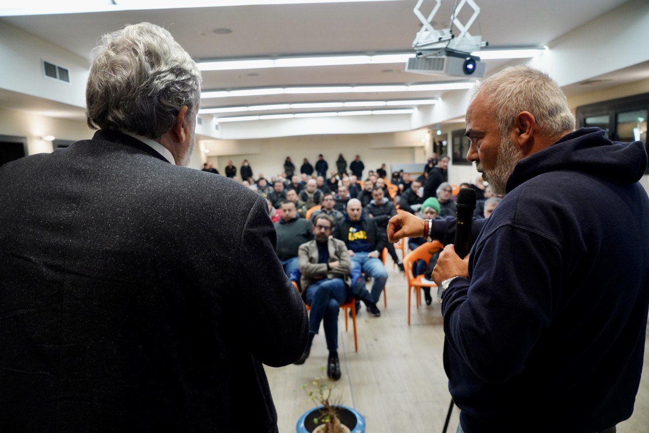 Galleria Ex Ilva, Emiliano all’assemblea USB di Taranto: “Il Governo è in difficoltà, ma spero ci autorizzi a utilizzare la somma di denaro messa a disposizione dalla Regione Puglia” - Diapositiva 11 di 11