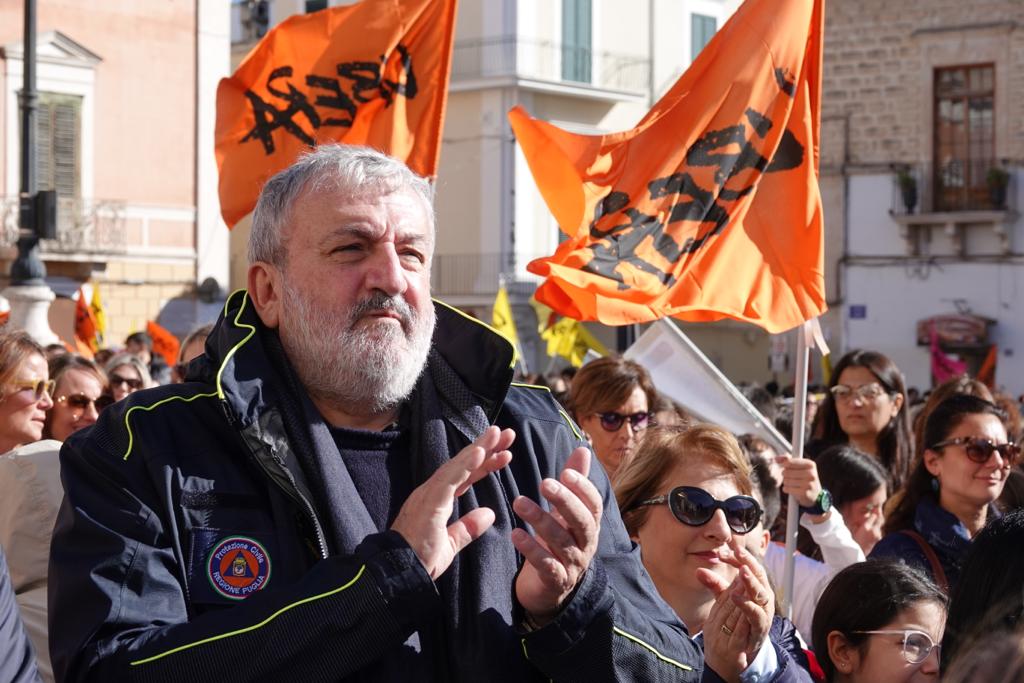 Galleria IL PRESIDENTE EMILIANO ALLA MANIFESTAZIONE DI LIBERA A MANFREDONIA: “QUI PER DIRE CHE LA CITTÀ NON È SOLA” - Diapositiva 5 di 9
