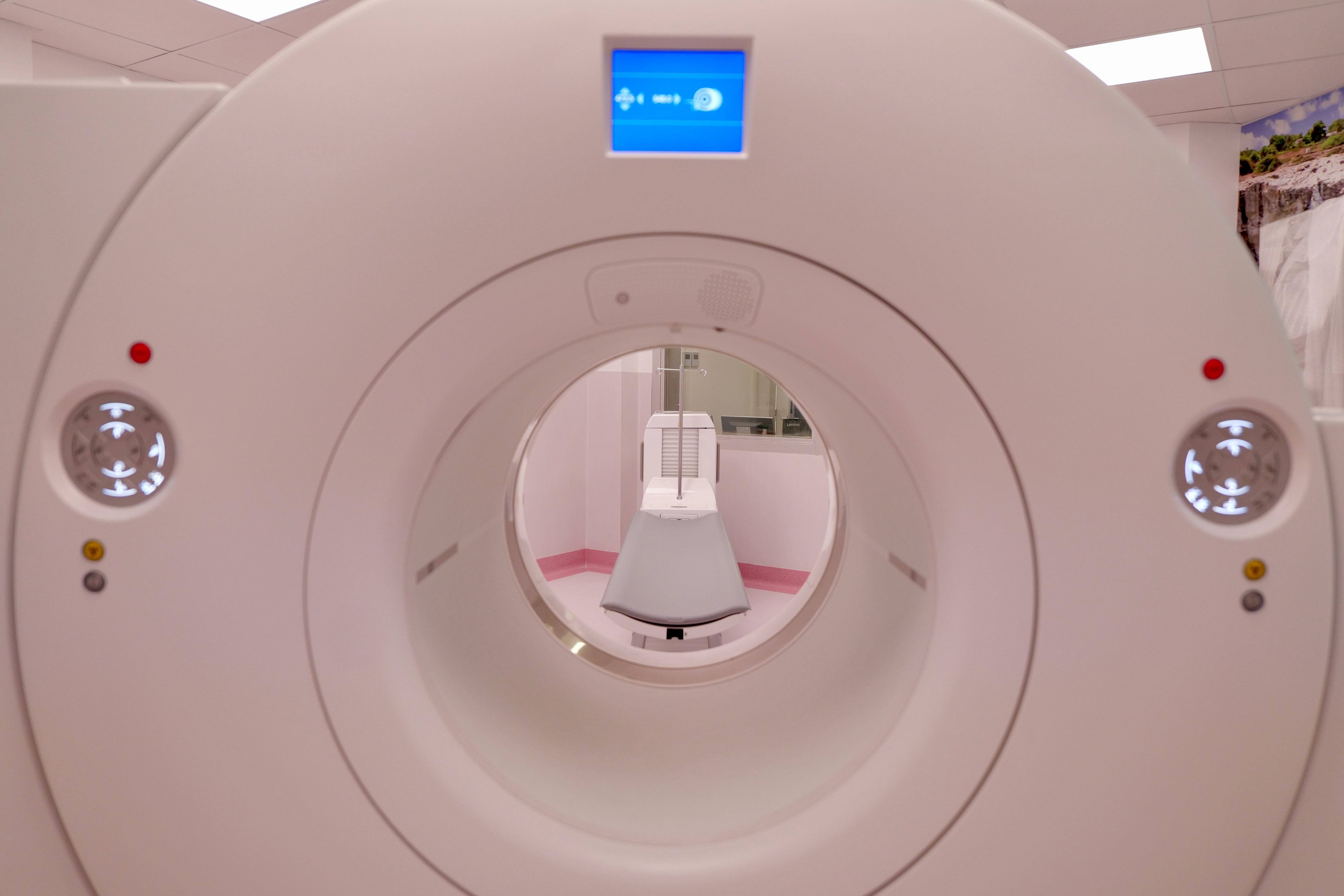 Galleria Emiliano a Barletta per la nuova Pet-Tac digitale, una delle più moderne d'Italia: “Sono qui per ringraziare gli operatori sanitari” - Diapositiva 10 di 12