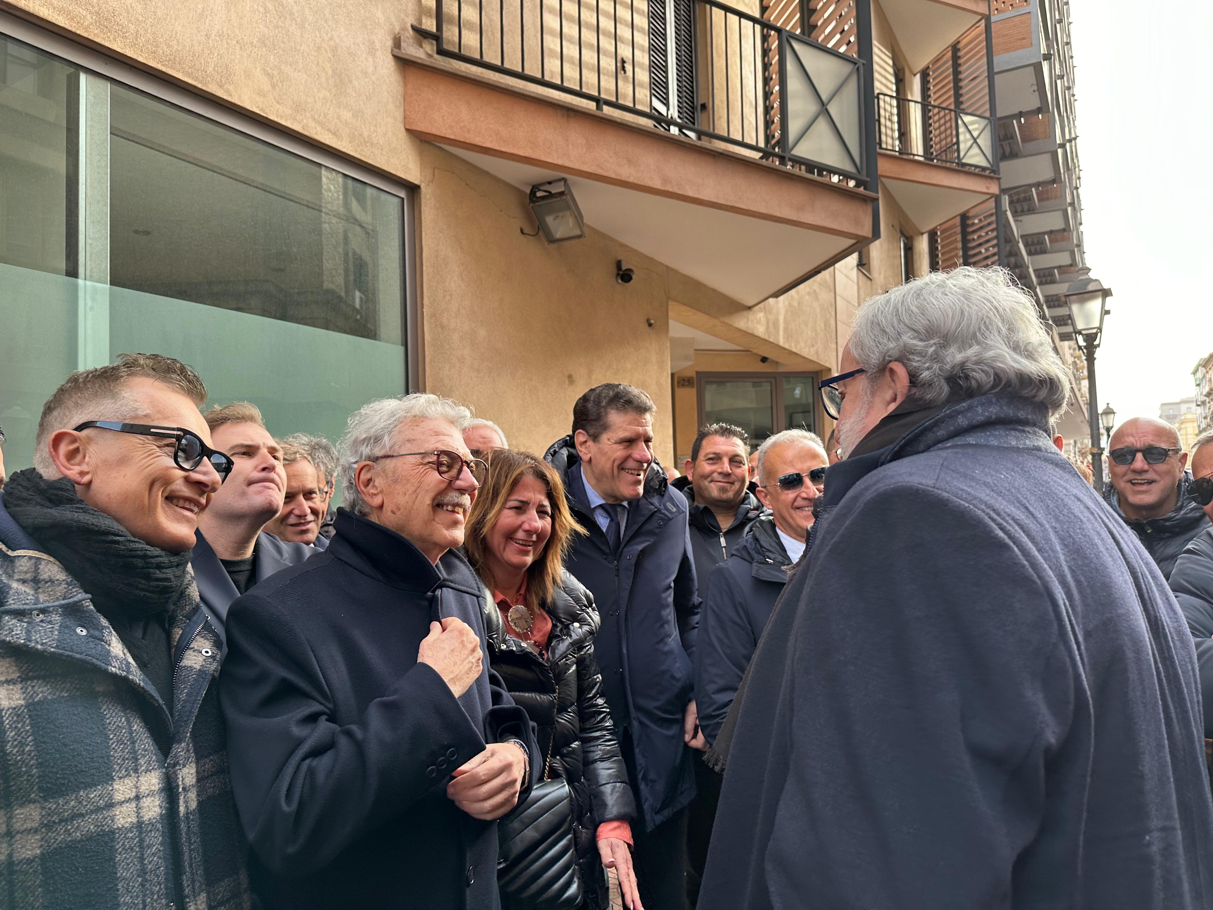 Galleria Ex Ilva, Emiliano al vertice sull’amministrazione straordinaria con il ministro Urso - Diapositiva 4 di 6