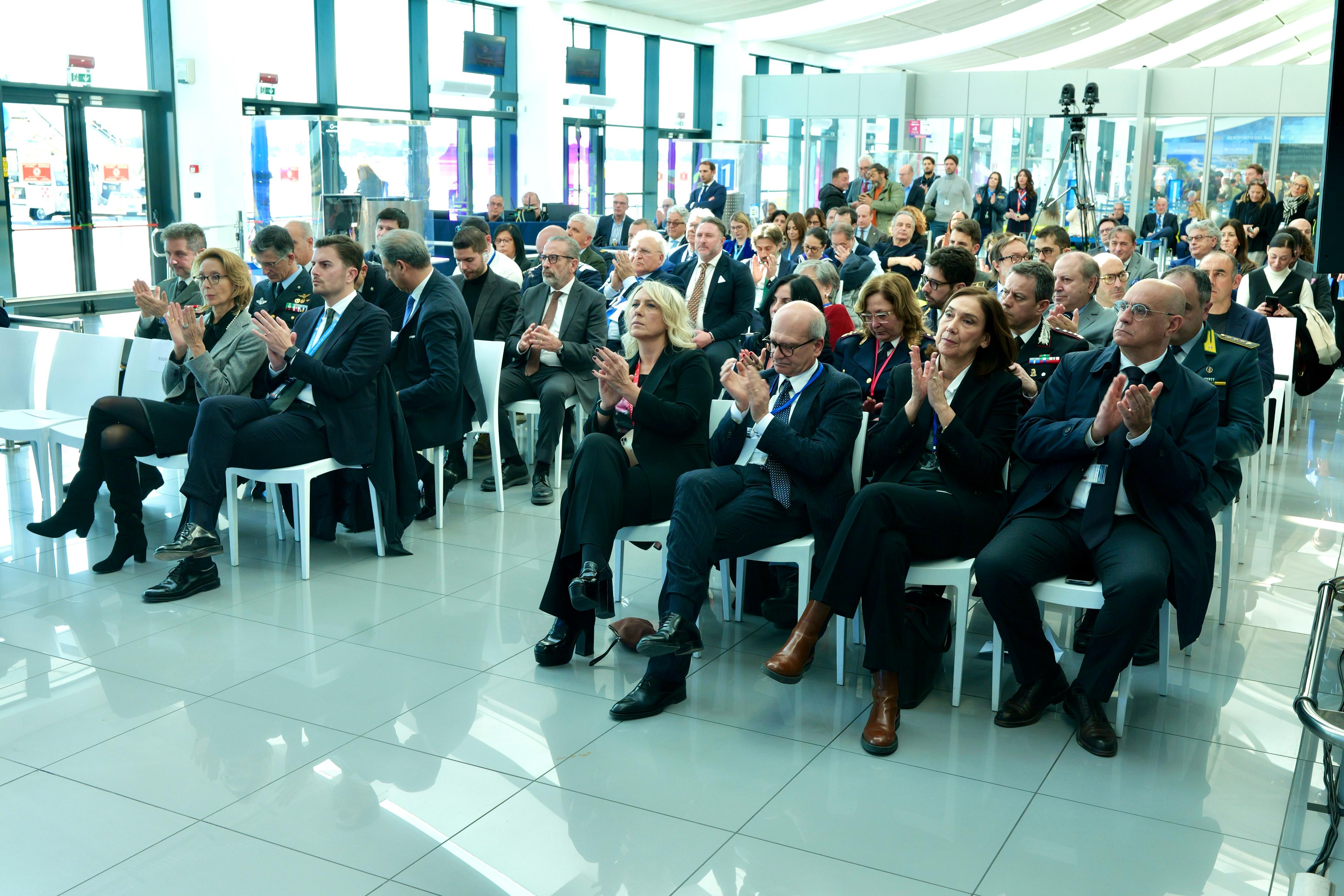 Galleria Aeroporto del Salento: presentato il piano adeguamento infrastrutturale - Diapositiva 11 di 14