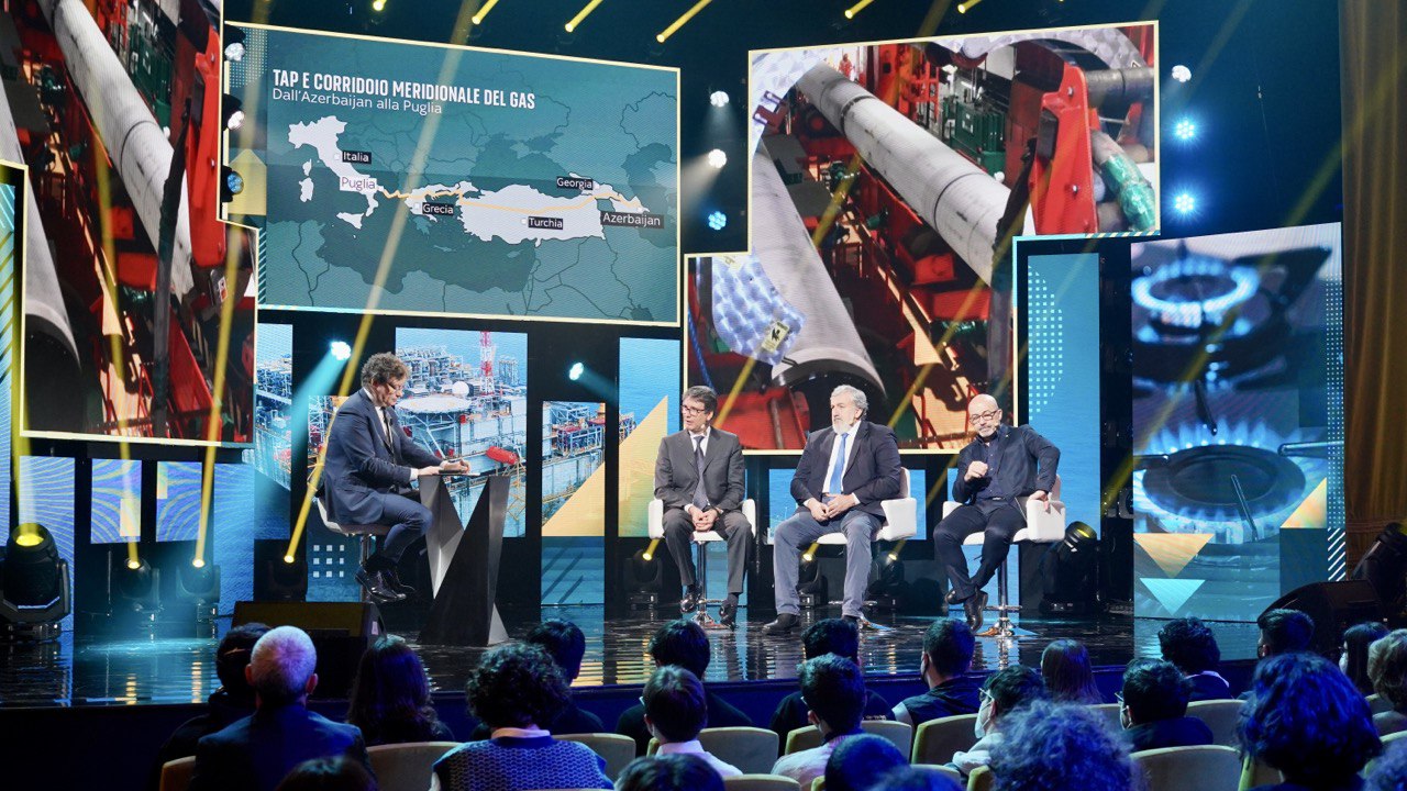 Galleria Emiliano a Sky tg24 live in Bari: “Pnrr, il progetto di bandiera della Puglia è Taranto città dell’idrogeno” - Diapositiva 3 di 16