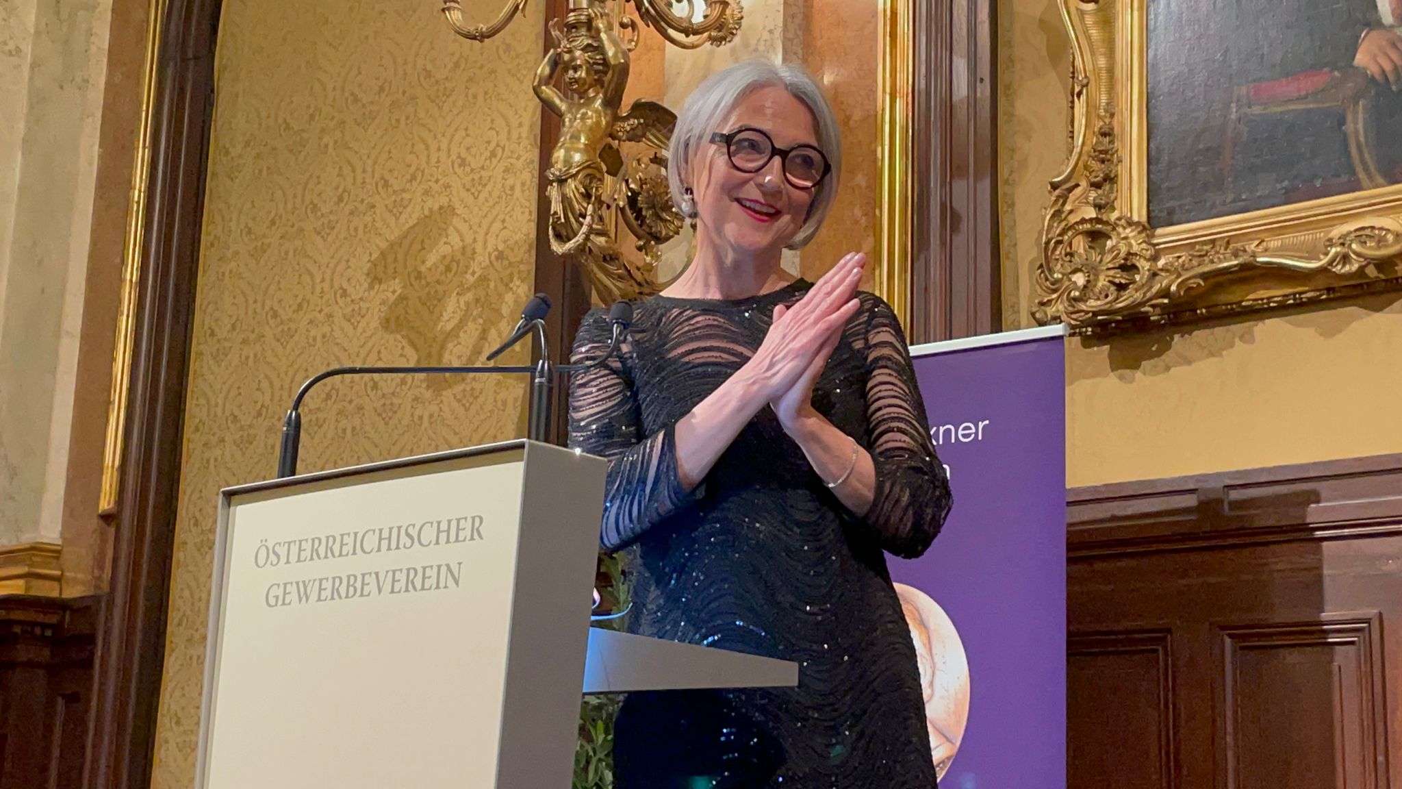 Galleria Premiata a Vienna la professoressa Luisa Torsi: la cerimonia con la ministra dell’Ambiente d’Austria, il presidente della Regione Puglia e l’ambasciatore italiano - Diapositiva 1 di 5