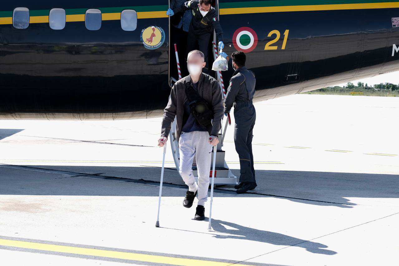 Galleria Accolti all’aeroporto di Bari e presi in cura dal servizio sanitario pugliese donna ucraina accompagnata e due militari feriti - Diapositiva 2 di 13