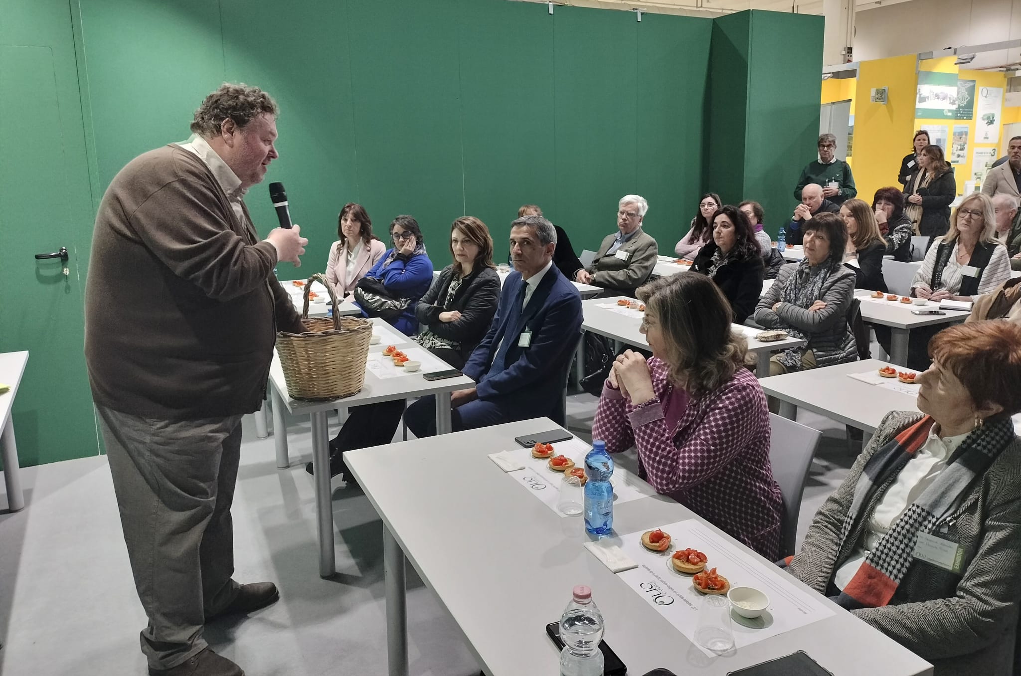 Galleria La Puglia a Olio Capitale 2023 di Trieste: il bilancio della prima giornata fieristica - Diapositiva 5 di 9