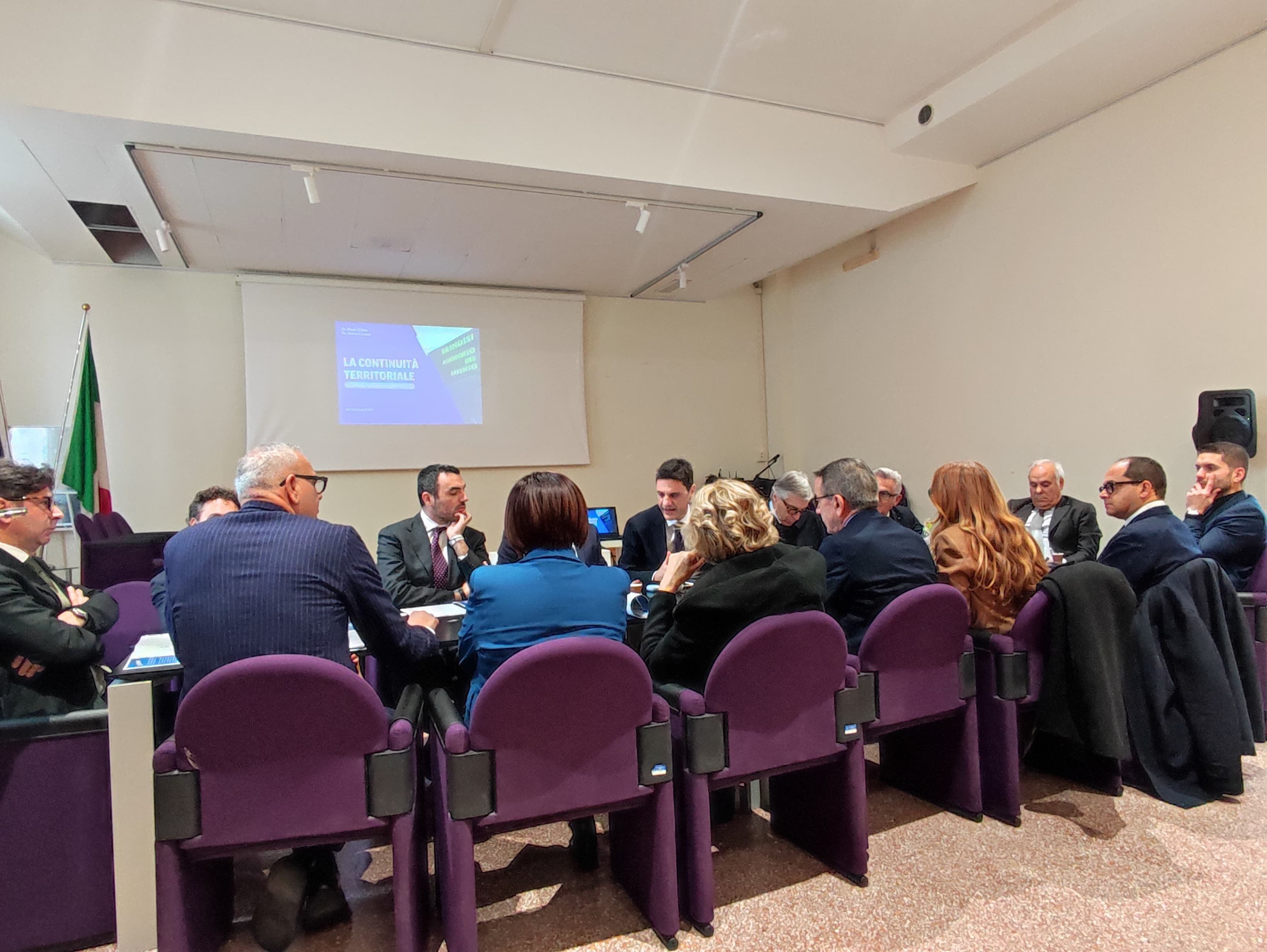 Galleria Aeroporto di Brindisi, Ciliento e Delli Noci all’incontro promosso dagli on. D’Attis e Caroppo: “Una proposta che va attentamente valutata e approfondita” - Diapositiva 5 di 6