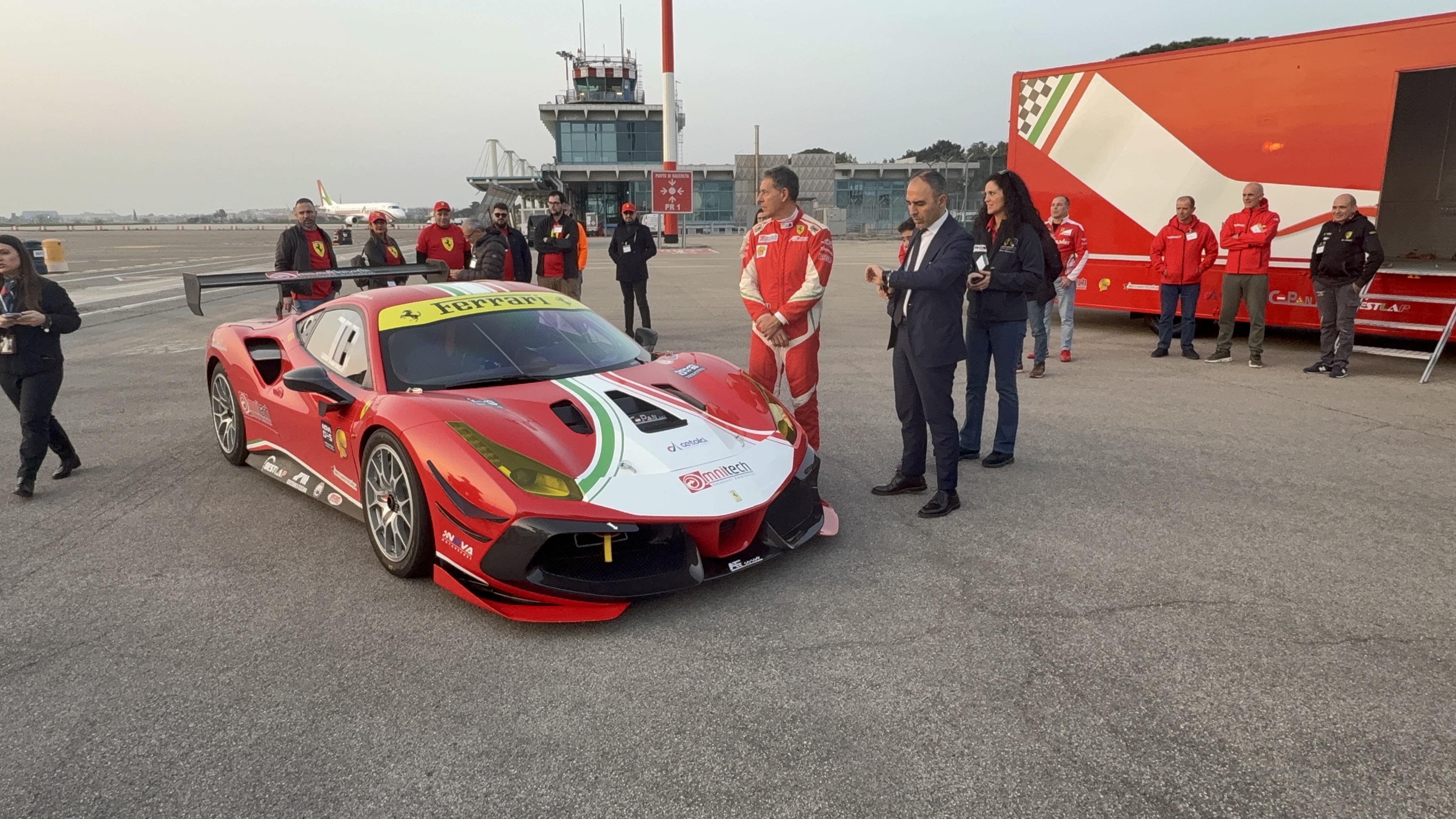 Galleria Test Ferrari ad alta velocità sulla pista dell'aeroporto di Foggia - Diapositiva 5 di 8