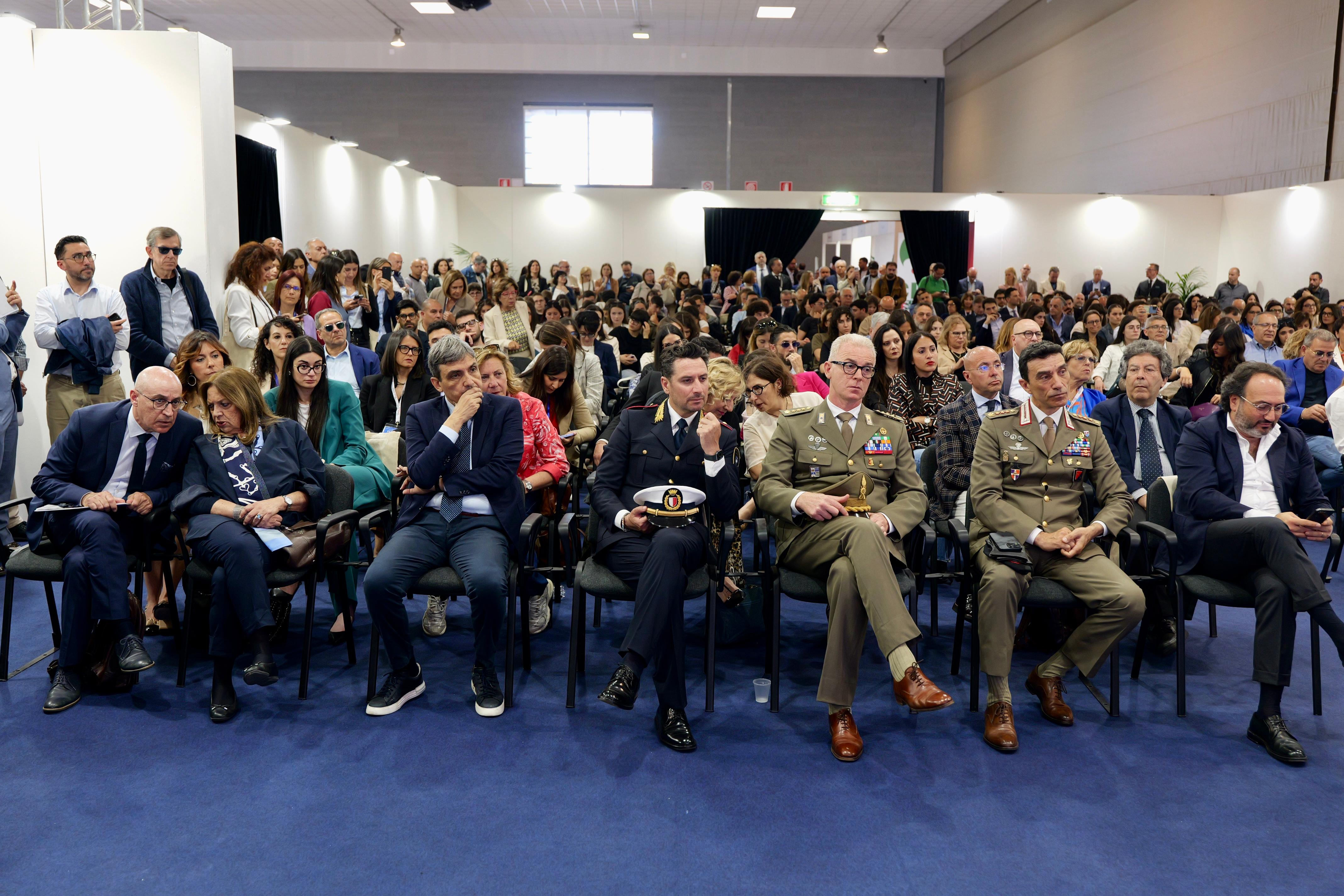 Galleria AL VIA OGGI LA PRIMA EDIZIONE JOB&ORIENTA BARI - Diapositiva 2 di 11