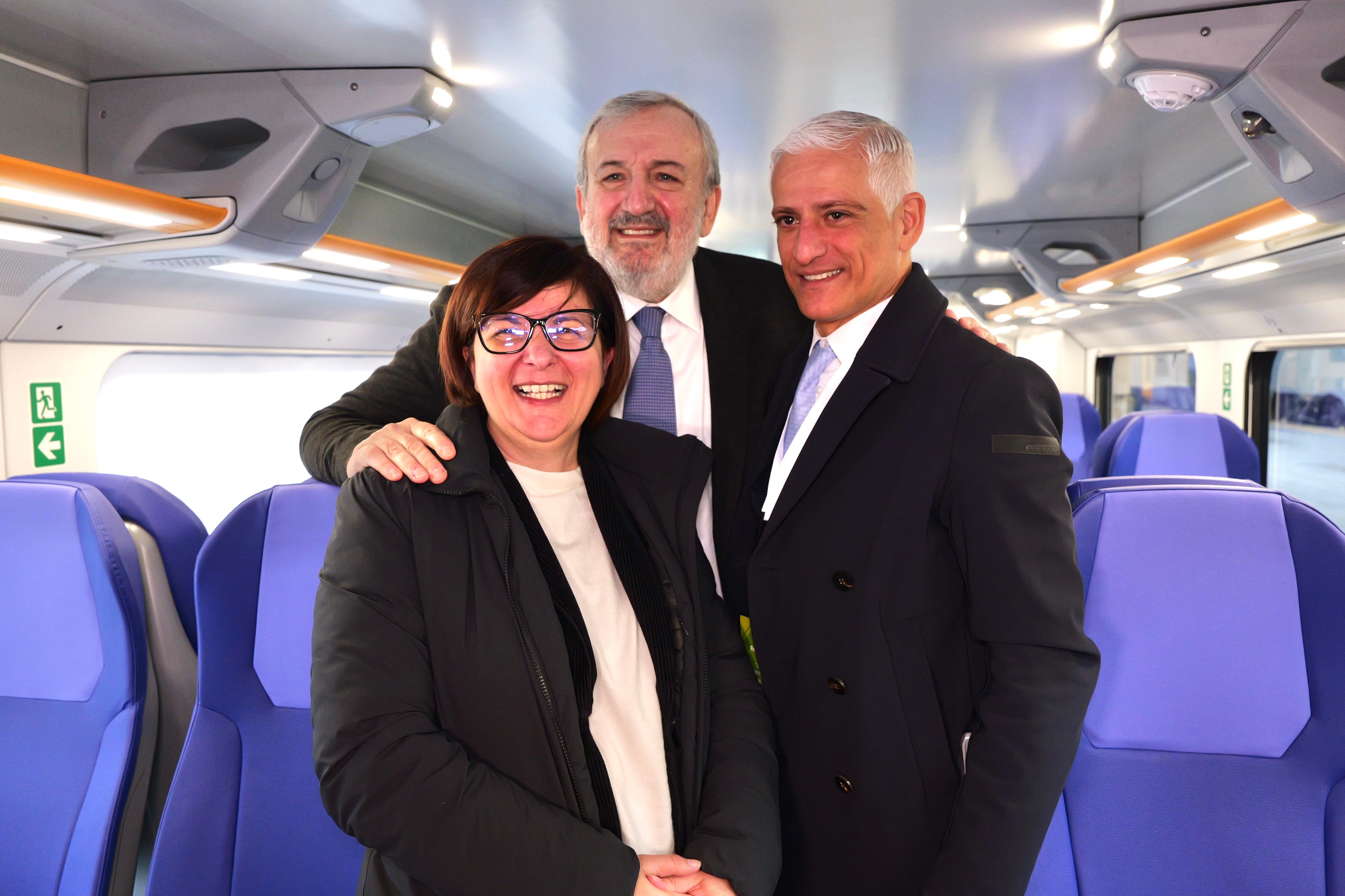 Galleria Trasporti, presentati i due nuovi treni elettrici a due piani del Regionale di Trenitalia - Diapositiva 13 di 24