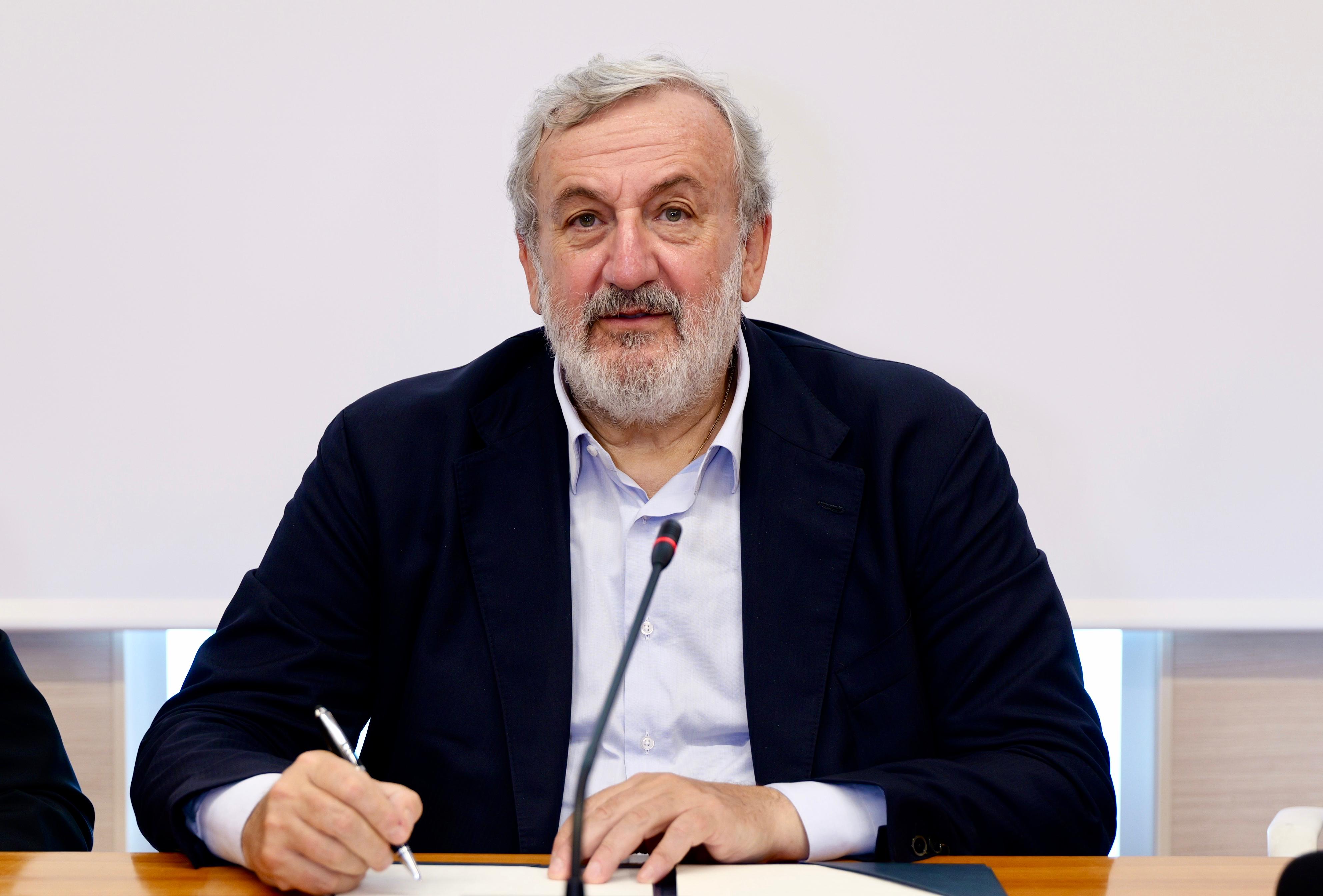 Galleria SICUREZZA INFORMATICA, SIGLATO IL PROTOCOLLO D’INTESA TRA REGIONE PUGLIA E POLIZIA DI STATO PER LA PREVENZIONE DEI CRIMINI INFORMATICI SUI SISTEMI REGIONALI E DELLE TRUFFE ONLINE - Diapositiva 1 di 10