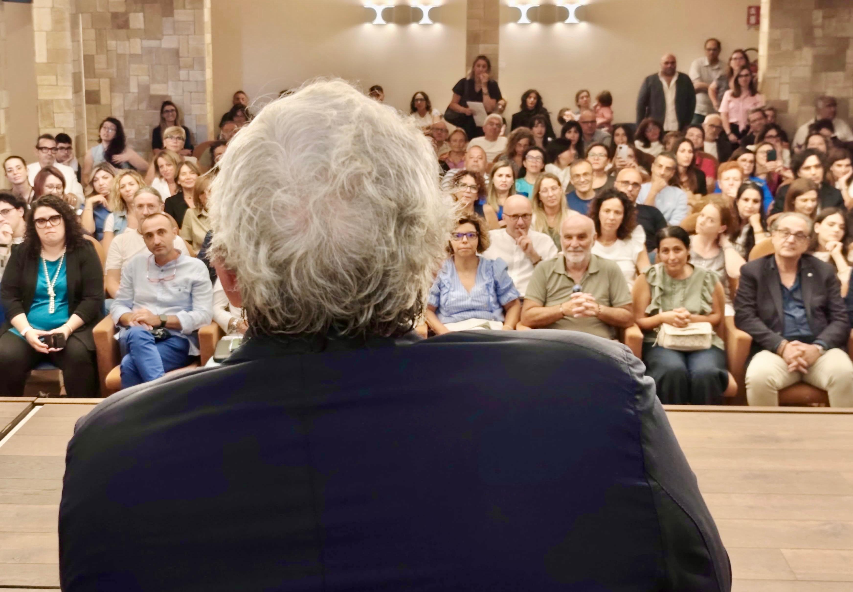 Galleria La ASL di Bari ha formato i primi 70 infermieri di famiglia e di comunità: saranno attivi sul territorio nell'assistenza domiciliare e nelle strutture previste dal PNRR - Diapositiva 8 di 10