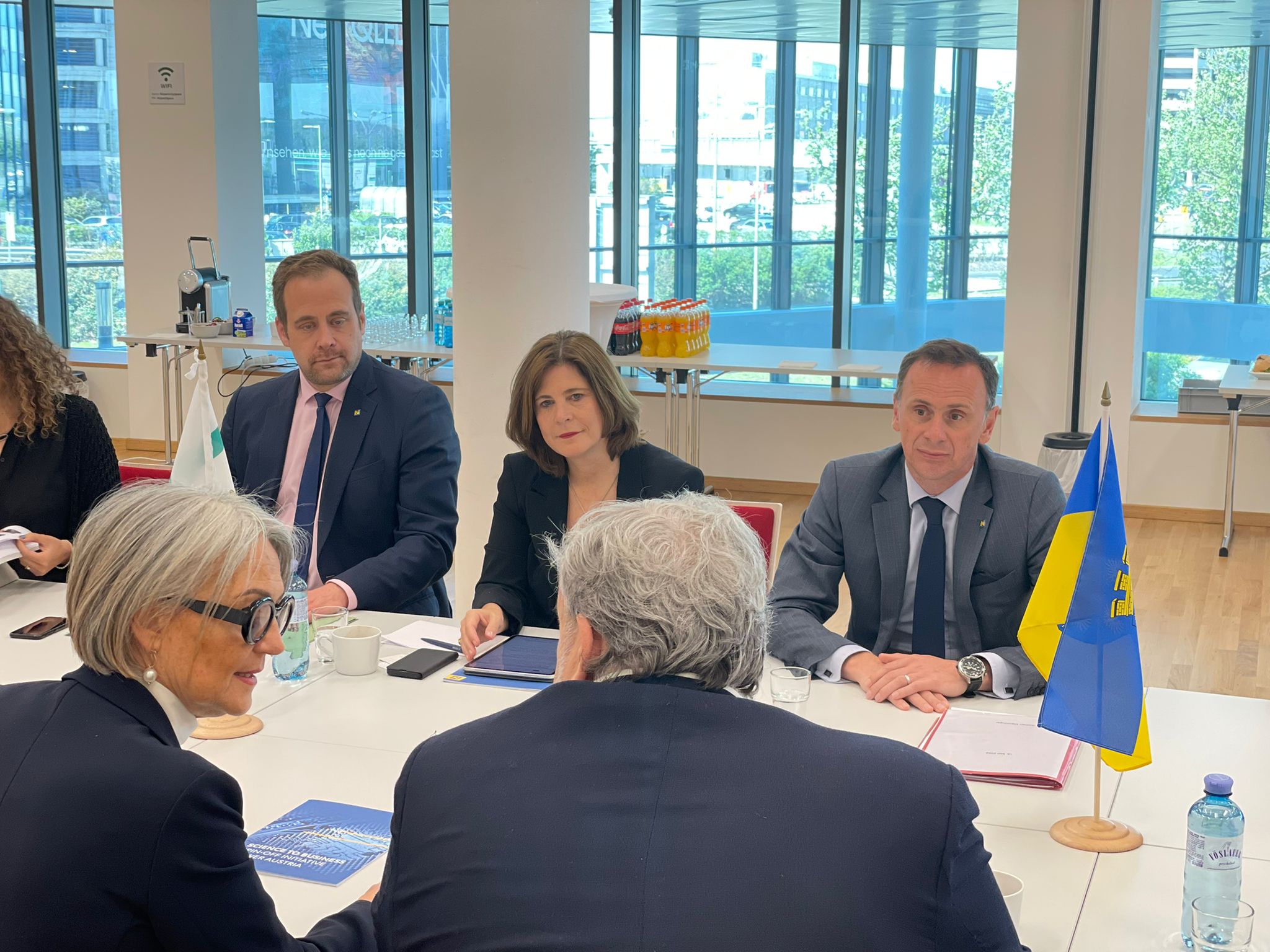 Galleria La Regione Puglia a Vienna: l'incontro con il Governo della Bassa Austria e sottoscrizione dell'accordo tra Università di Bari e la Danube Private University - Diapositiva 5 di 11