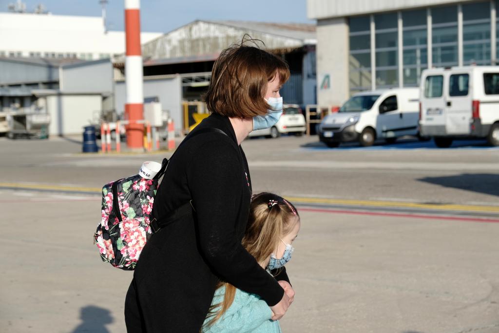 Galleria Ucraina, missione pugliese di salvataggio: arrivati a Bari 12 rifugiati, tra cui otto bambini - Diapositiva 7 di 21