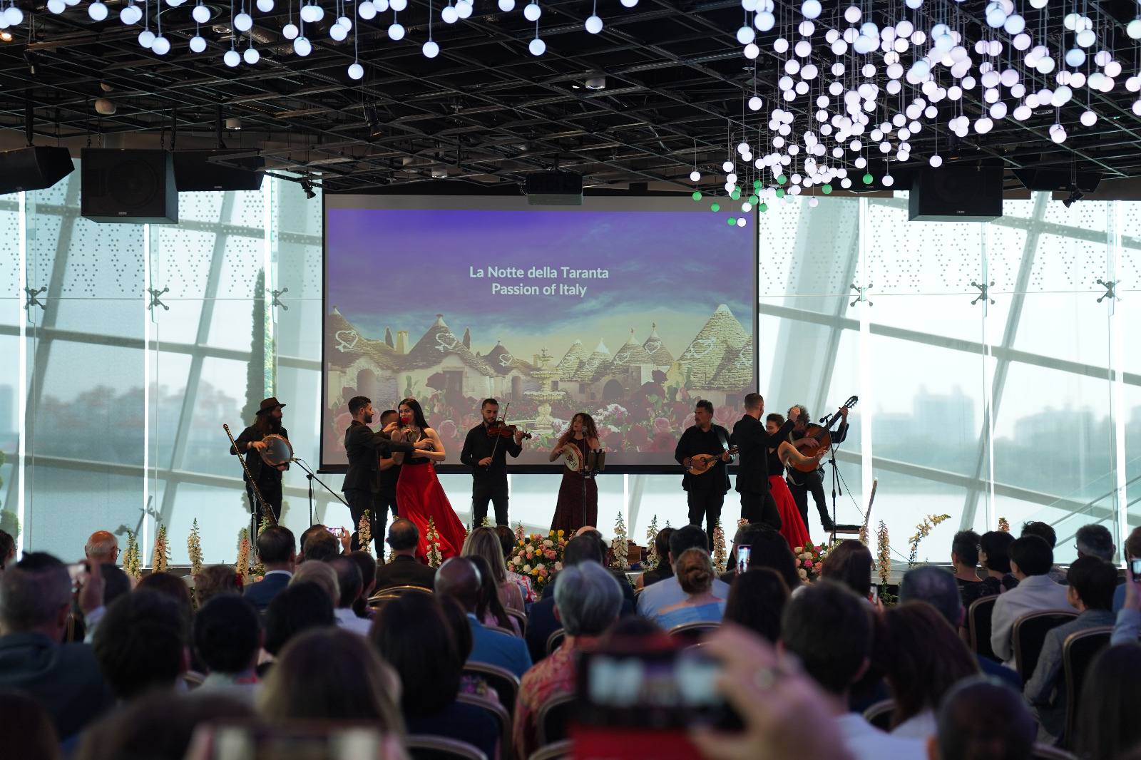 Galleria La Puglia a Singapore nel giorno della Festa della Repubblica, al grande evento “Rose Romance” promosso dall'Ambasciata d’Italia - Diapositiva 7 di 22