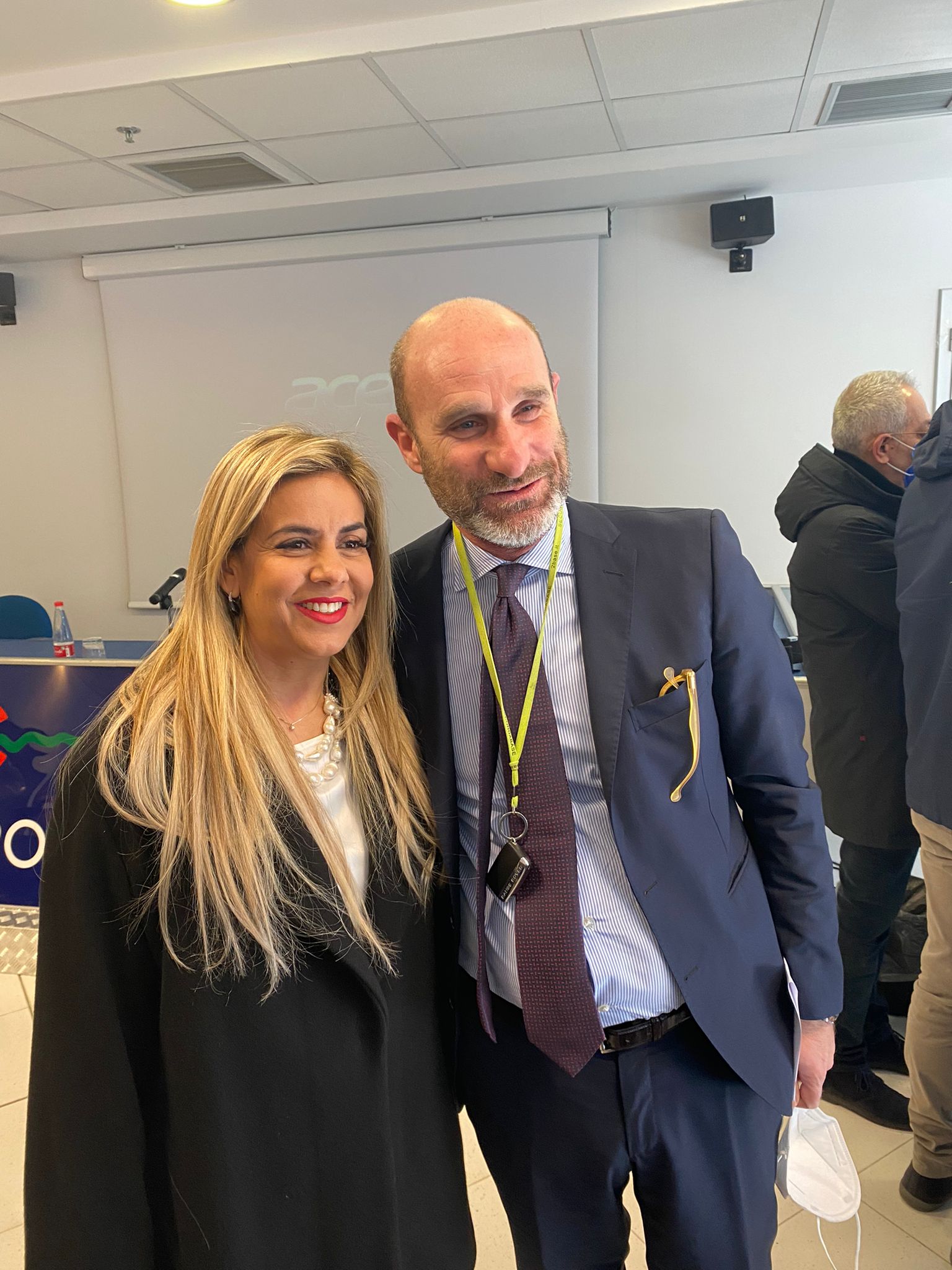 Galleria Progetto di cooperazione SOLAR: verso una gestione sostenibile degli aeroporti e lo scambio di buone pratiche tra Puglia, Molise, Montenegro e Albania - Diapositiva 5 di 7