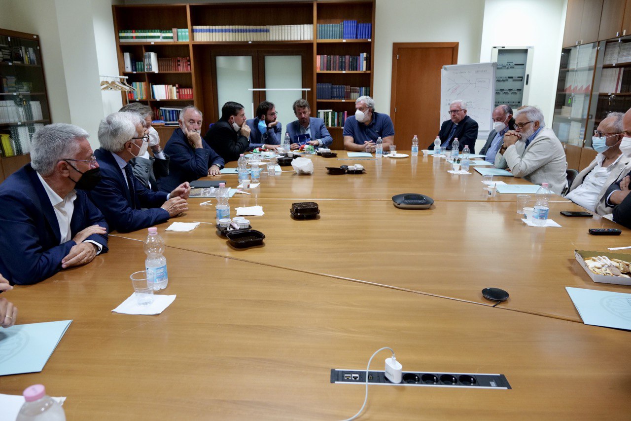 Galleria Emiliano, Palese e Montanaro al Miulli: “Al via l’iter per il riconoscimento di azienda universitaria” - Diapositiva 2 di 21