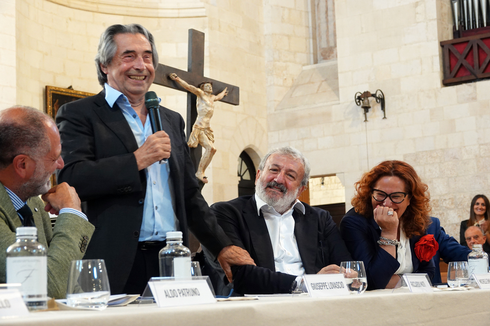 Galleria CONVERSANO, LA FIRMA DEL MAESTRO MUTI SULLA LEGGE PUGLIESE SULLE BANDE MUSICALI: “SIA DI ESEMPIO PER IL PAESE”. EMILIANO: “LA PUGLIA SI RIAPPROPRIA DELLA SUA IDENTITÀ” - Diapositiva 3 di 15