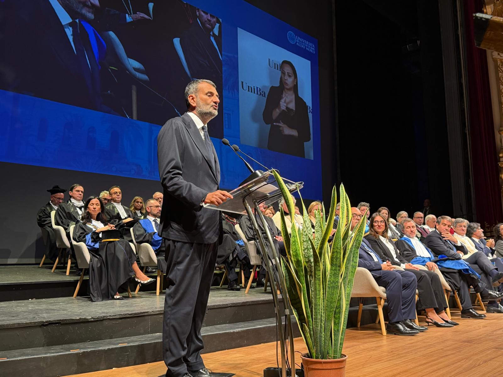 Galleria Inaugurazione anno accademico Università di Bari, il presidente Decaro: “Università protagonista della costruzione della Puglia del futuro” - Diapositiva 4 di 4