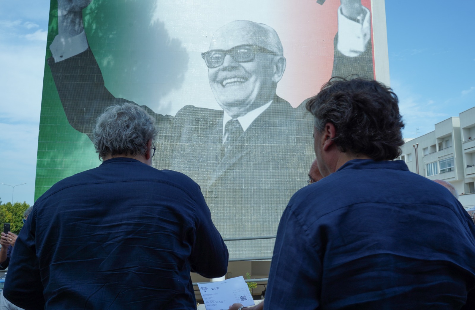 Galleria MARTINA FRANCA, EMILIANO E PENTASSUGLIA ALL’INAUGURAZIONE DELLO SMART WALL DEDICATO A PERTINI - Diapositiva 7 di 10