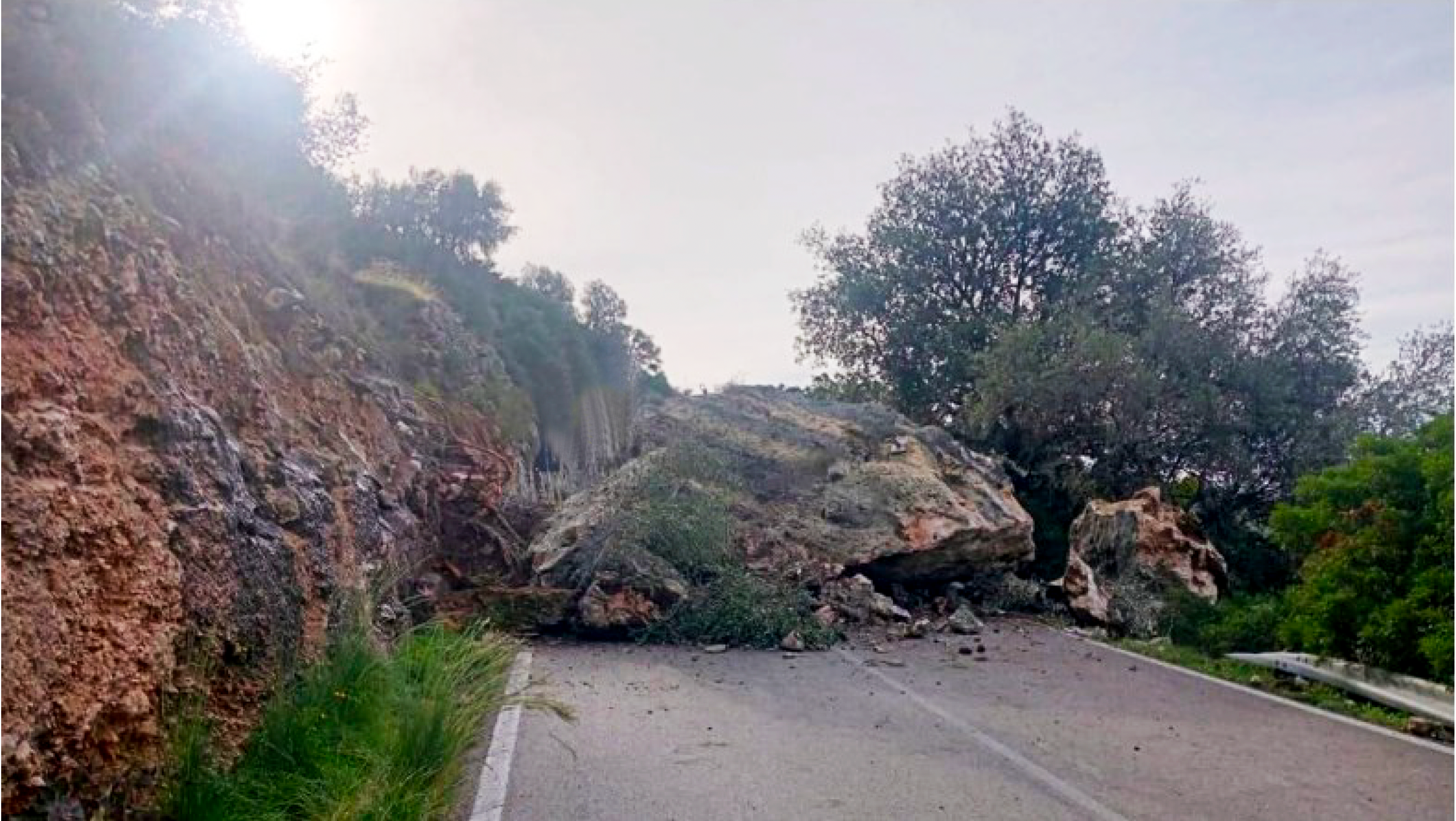 Galleria Frana su SS 89 a Mattinata: tavolo istituzionale in Prefettura definisce i prossimi passi per la messa in sicurezza e la riapertura - Diapositiva 1 di 5