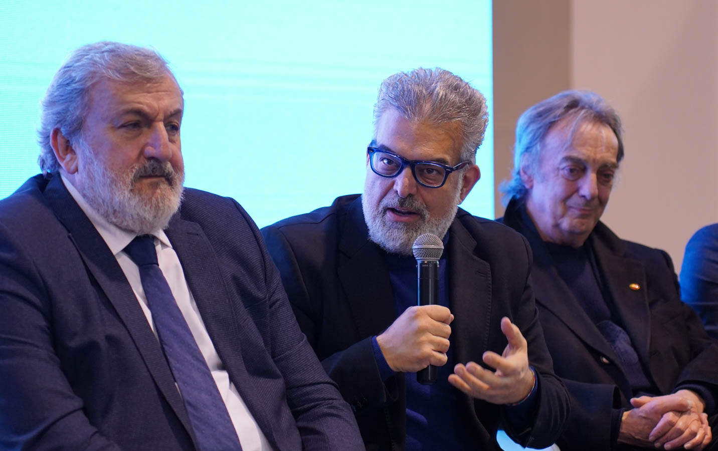 Galleria EMILIANO: “QUESTO DEVE ESSERE L’ANNO ZERO DEI RIFIUTI IN PUGLIA” - Diapositiva 6 di 10