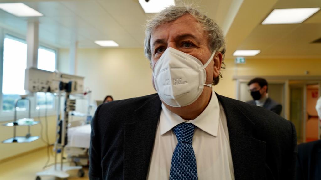 Galleria Potenziamento della rete ospedaliera. Attivati sedici posti di terapia intensiva respiratoria Covid al Dea “V. Fazzi” - Diapositiva 16 di 19