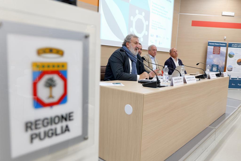 Galleria FdL 2023. Il presidente Emiliano al convegno su “Taranto e l’eredità di tremila anni di storia” - Diapositiva 2 di 7