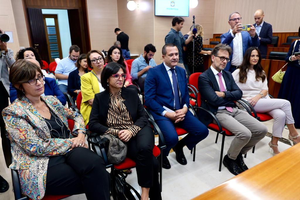 Galleria L’assessore regionale Leo sigla l’accordo con le università pugliesi per il potenziamento del servizio di assistenza psicologica agli studenti - Diapositiva 8 di 11