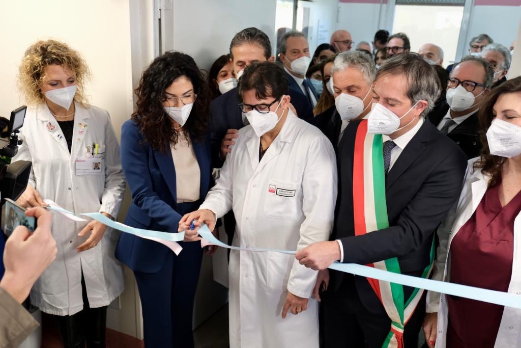 Galleria SI TORNA A NASCERE ALL'OSPEDALE DI BISCEGLIE: INAUGURATO OGGI IL REPARTO DI OSTETRICIA E GINECOLOGIA - Diapositiva 11 di 12