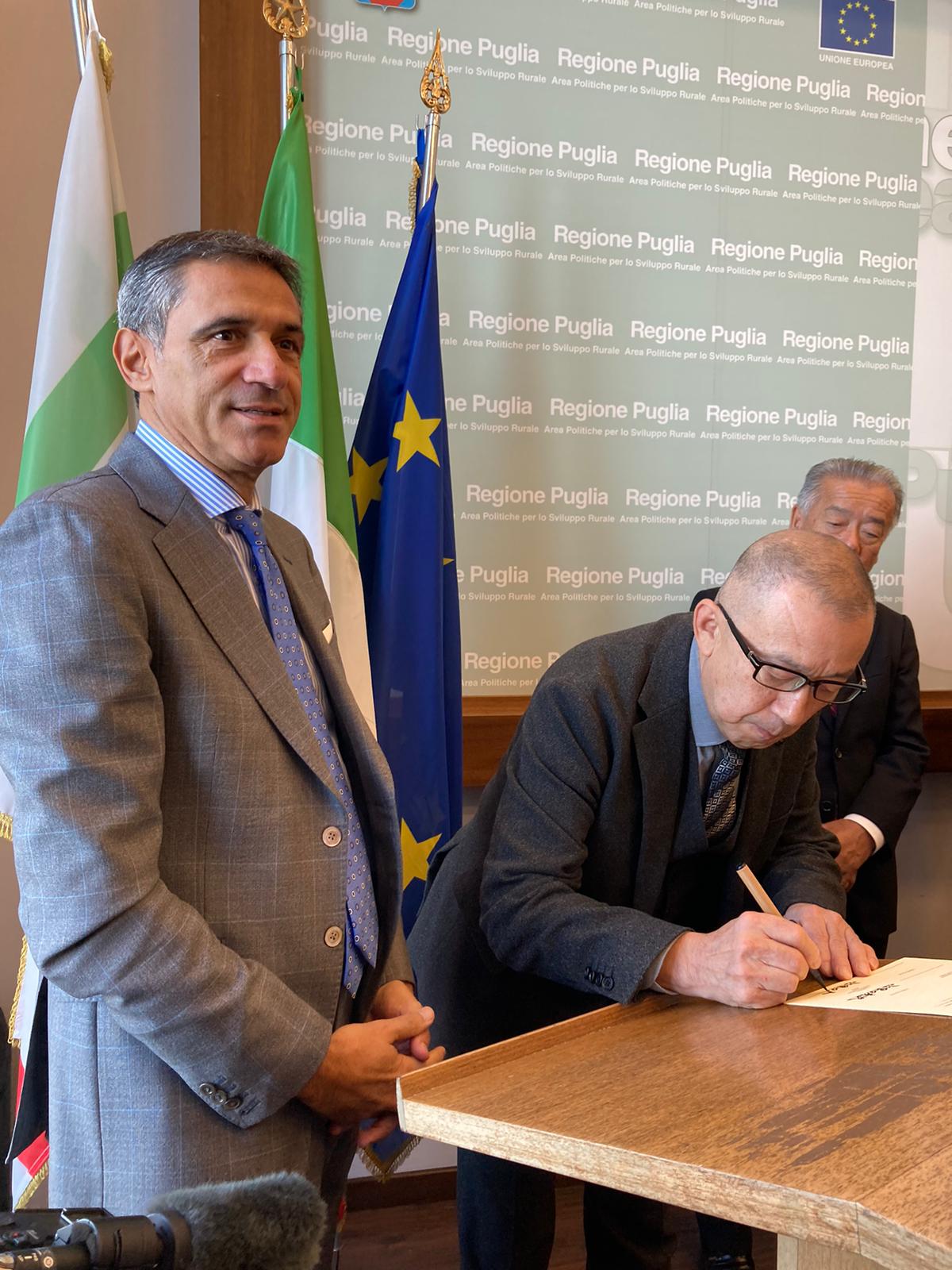 Galleria Patto di Amicizia tra Regione Puglia e la Prefettura di Saga: oggi a Bari una delegazione di 20 sindaci giapponesi per siglare un accordo di cooperazione e partenariato in ambito agricolo e agroalimentare - Diapositiva 8 di 12