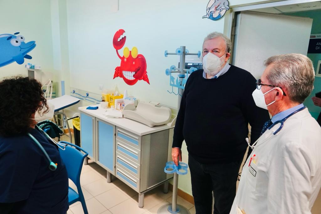 Galleria FRANCAVILLA FONTANA, IL PRESIDENTE EMILIANO INAUGURA IL REPARTO DI ONCOLOGIA DELL'OSPEDALE 