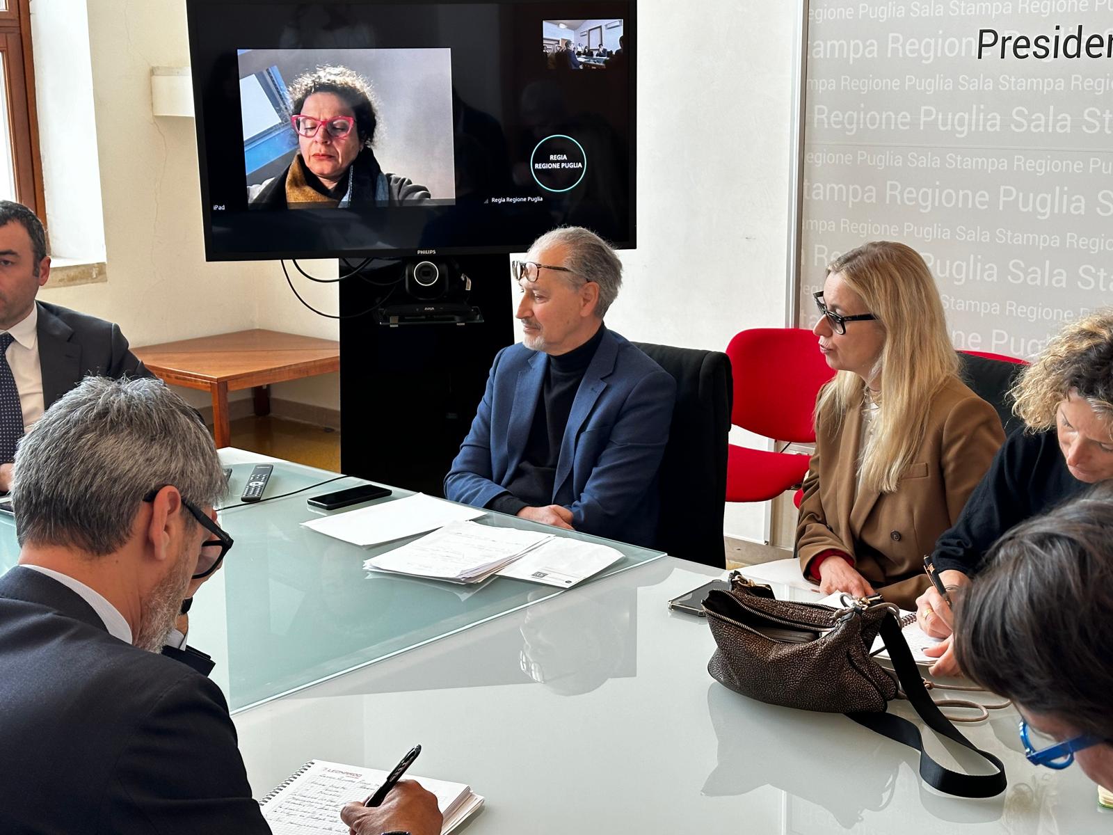 Galleria Leonardo Grottaglie: Triggiani, Delli Noci e Caroli incontrano i vertici della Divisione Aerostrutture  - Diapositiva 2 di 3