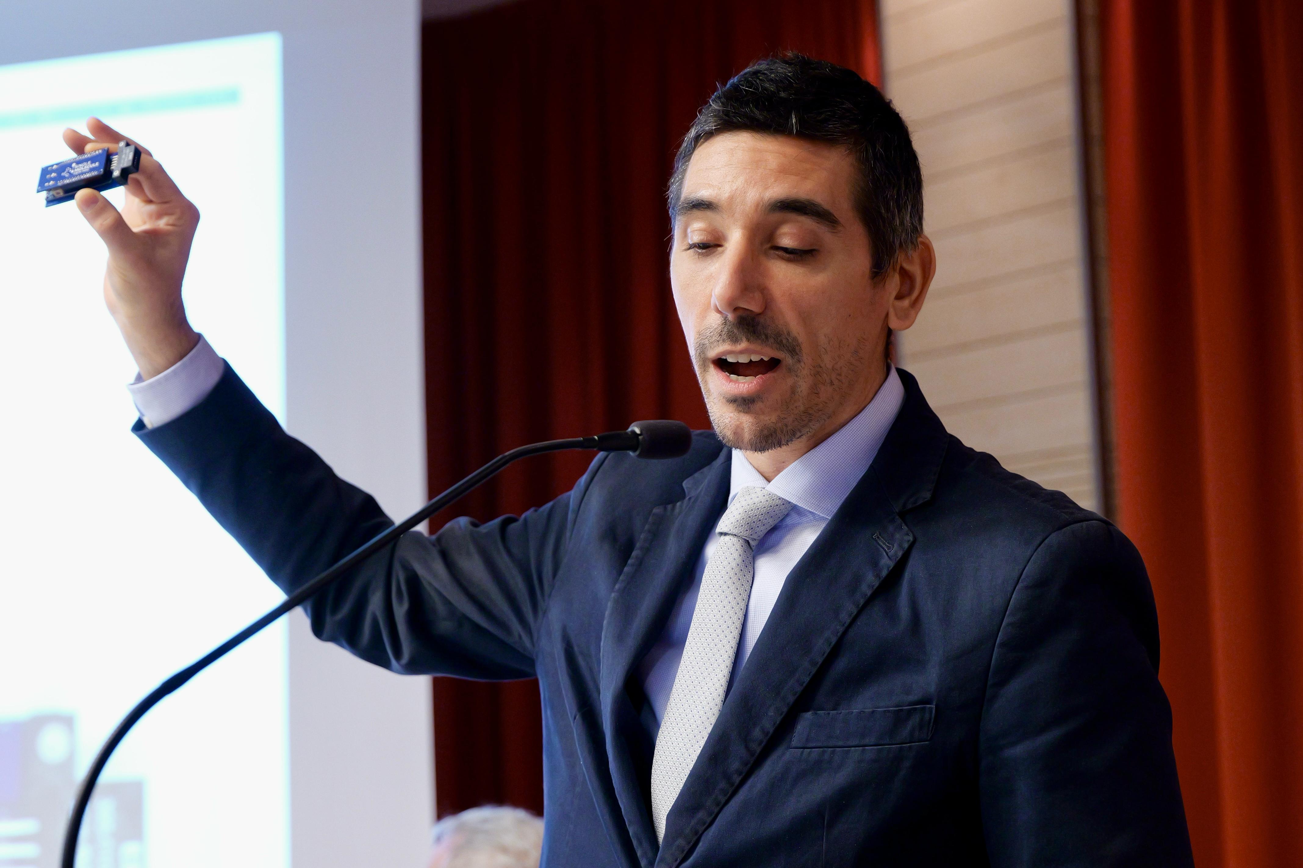 Galleria IRCSS Giovanni Paolo II, al via la sperimentazione del SiMoT, dispositivo palmare per le diagnosi precoci. Emiliano: “La Regione Puglia sostiene la ricerca scientifica e intende promuovere un distretto biomedico” - Diapositiva 9 di 10