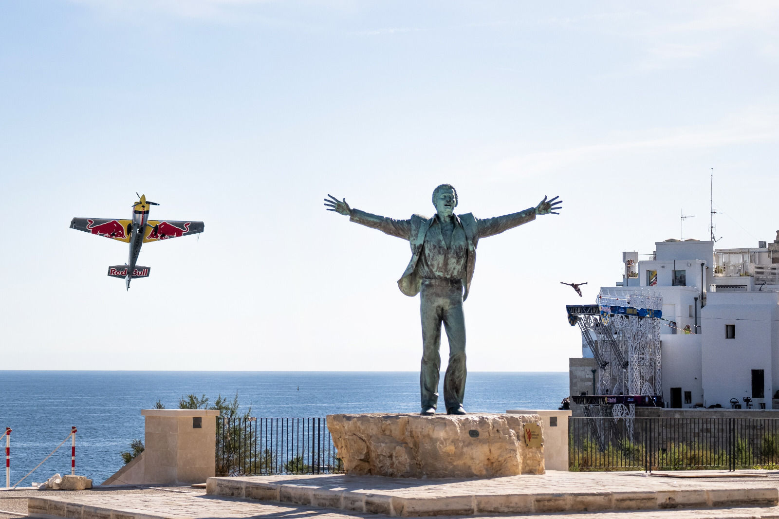 Galleria L’1 e 2 luglio 2023 l’élite del Red Bull Cliff Diving  torna per la 10° volta a Polignano a Mare - Diapositiva 3 di 16